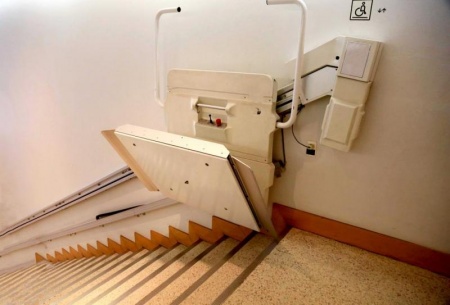 Pourquoi choisir un monte-escaliers aux Etangs pour votre domicile ?